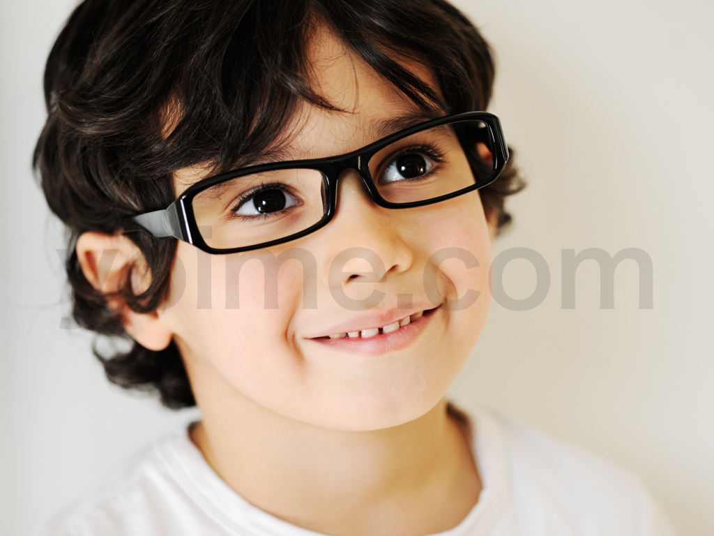 眼鏡を割った少年が眼科医の元を訪れた